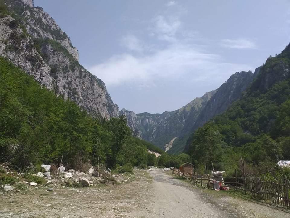 Bujtina 2 Hotel วัลโบเนอ ภายนอก รูปภาพ