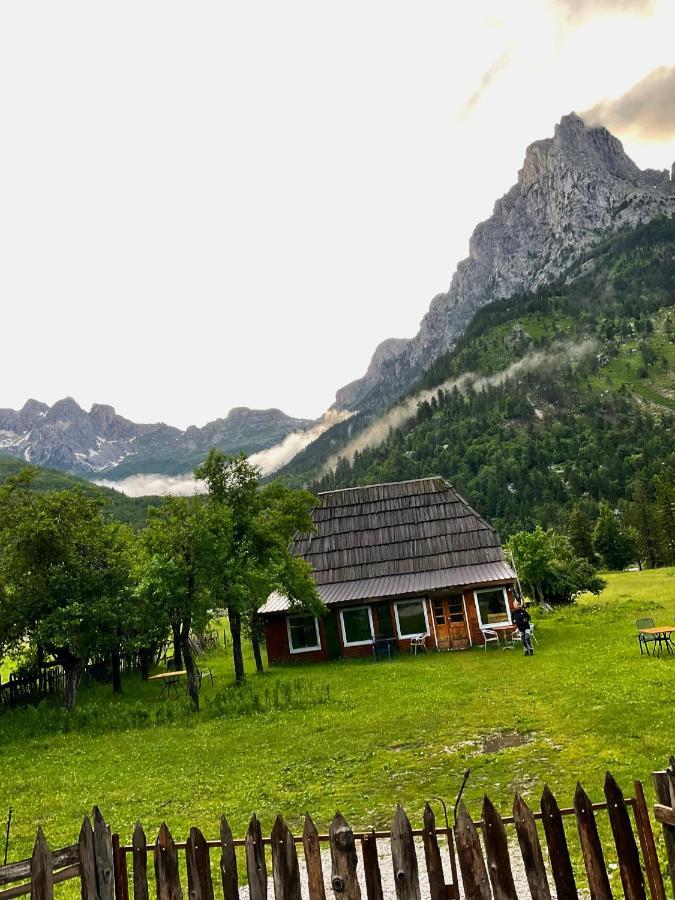 Bujtina 2 Hotel วัลโบเนอ ภายนอก รูปภาพ